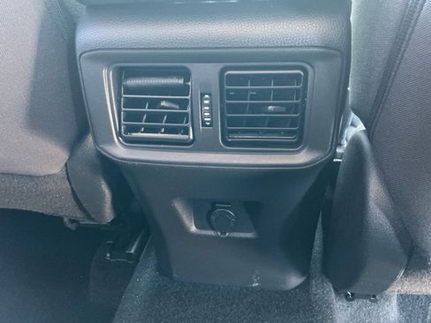 Used 2022 Toyota RAV4 LE AWD/4WD image 31