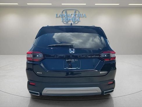Used 2023 Honda Pilot Touring image 4