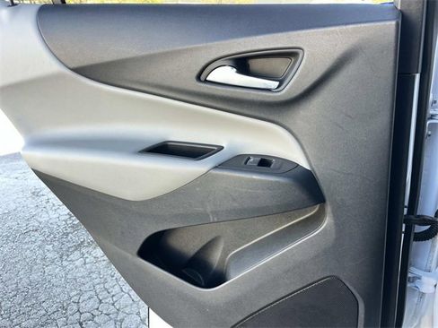 Used 2018 Chevrolet Equinox LS image 18
