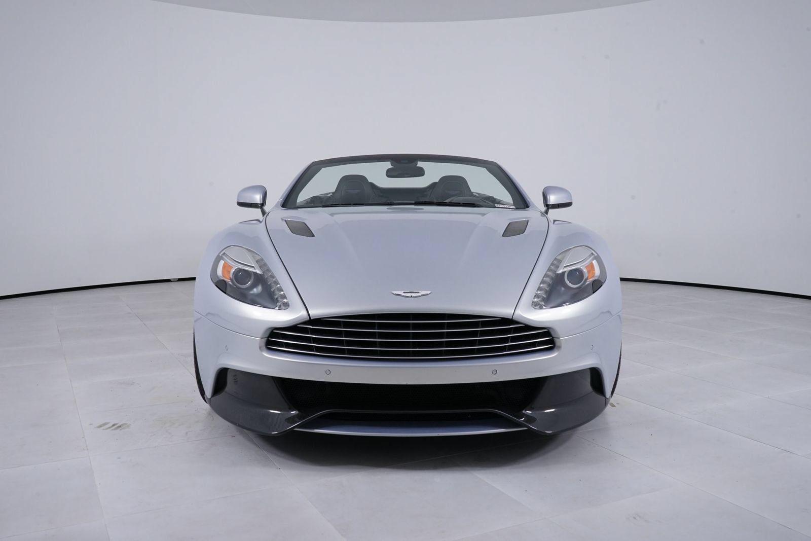 Used 2016 Aston Martin Vanquish Volante RWD image 10