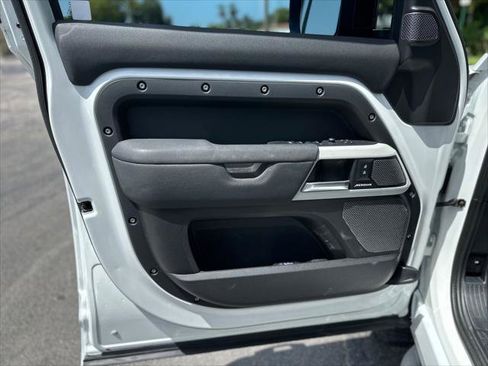 Used 2020 Land Rover Defender 110 SE AWD/4WD image 13