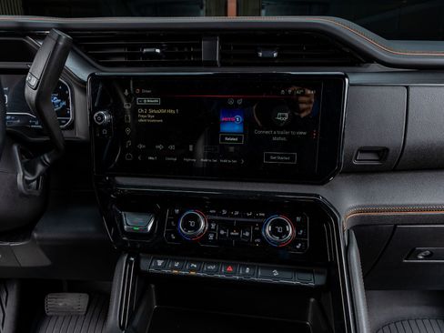 Used 2025 GMC Sierra 2500 AT4 w/ AT4 Premium Plus Package image 24