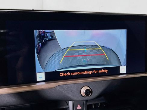 Certified 2025 Toyota Crown Signia AWD/4WD image 12
