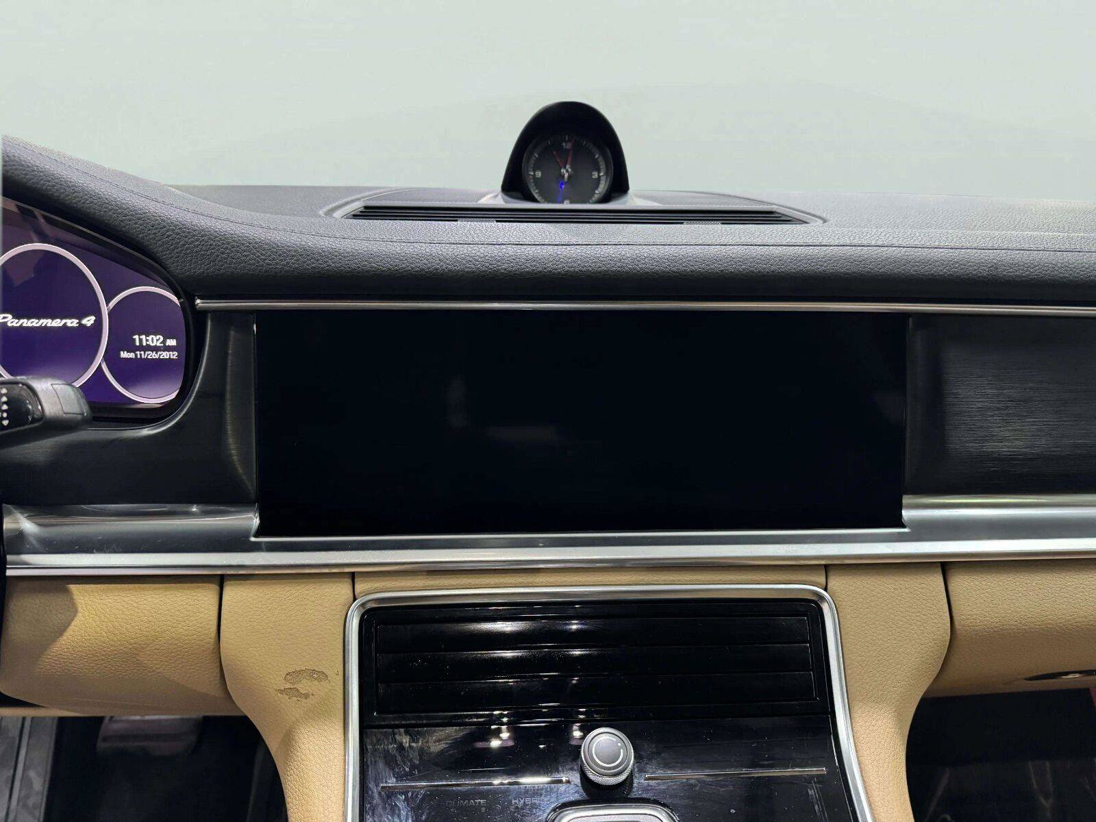 Used 2023 Porsche Panamera 4 Platinum Edition AWD/4WD image 21