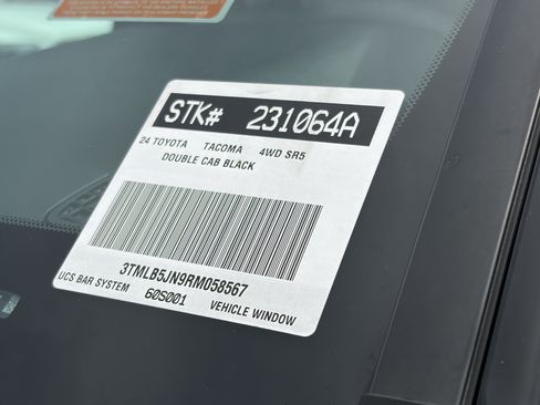 Certified 2024 Toyota Tacoma SR5 AWD/4WD image 32