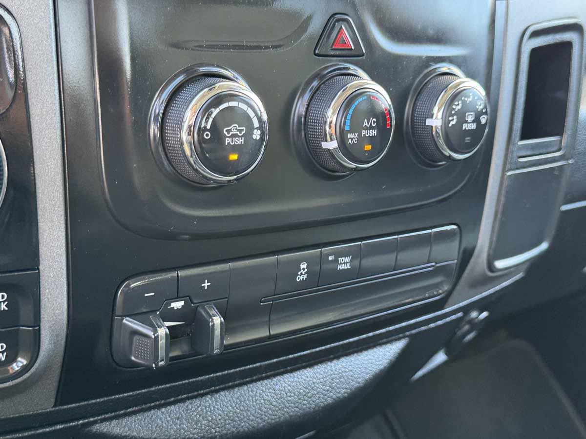 Used 2017 RAM 1500 Express AWD/4WD image 31