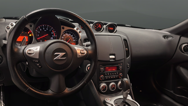 Used 2016 Nissan 370Z Coupe RWD image 11