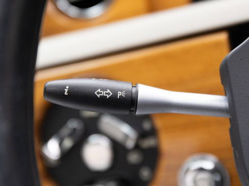 Used 2010 Rolls-Royce Phantom Drophead Coupe image 74