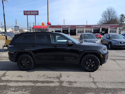 New 2026 Jeep Grand Cherokee Altitude AWD/4WD image 9