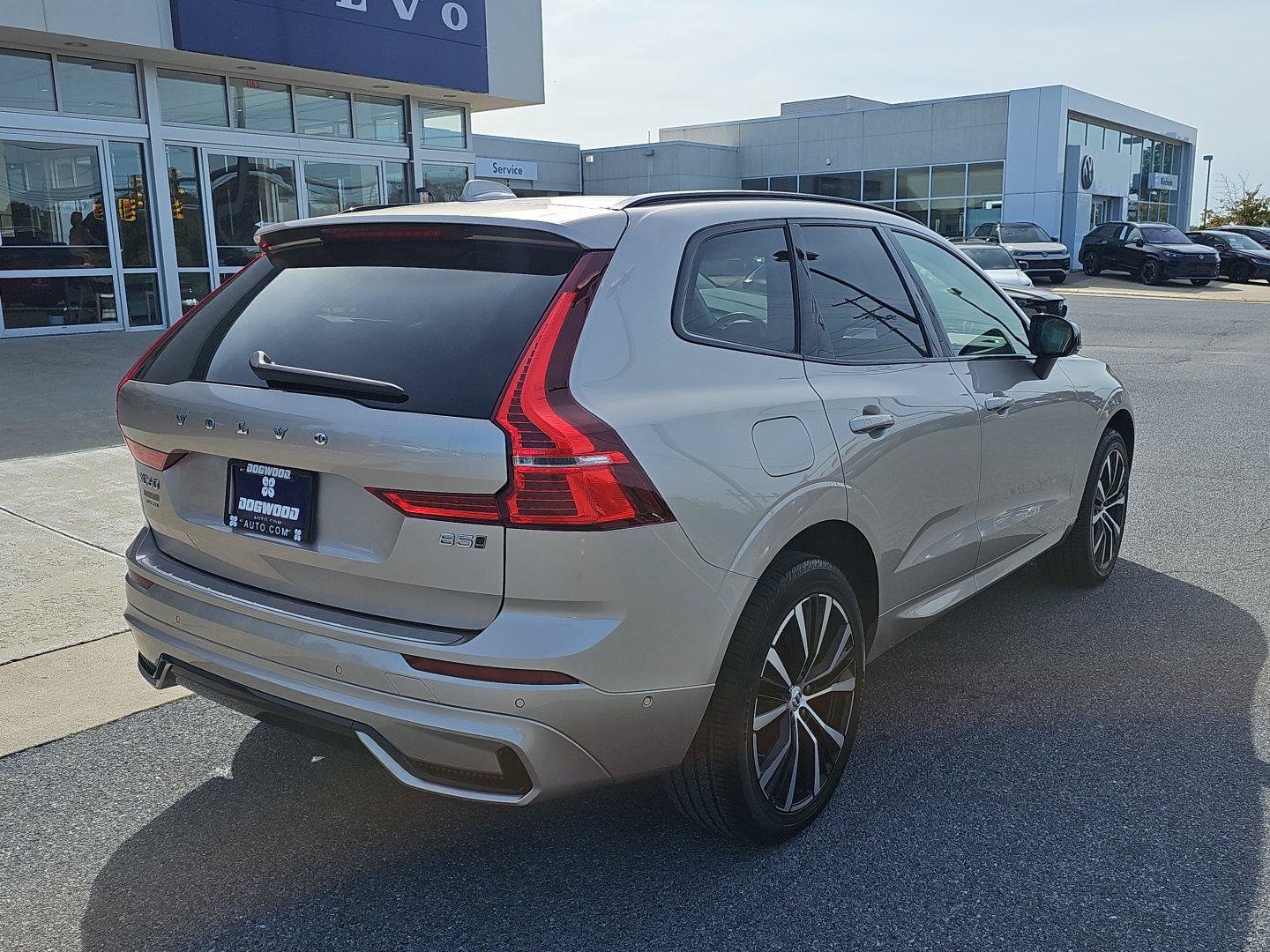 Used 2024 Volvo XC60 B5 Ultimate w/ Protection Package Premier AWD/4WD image 7