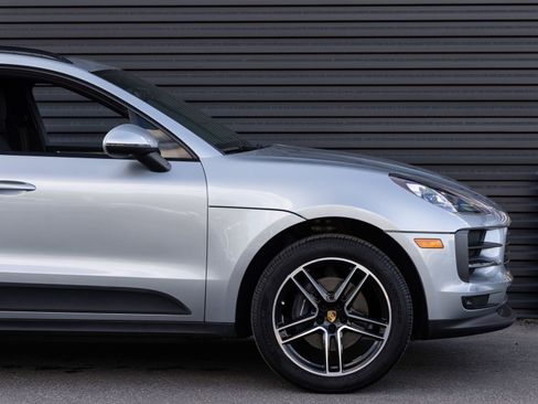 Certified 2020 Porsche Macan image 9