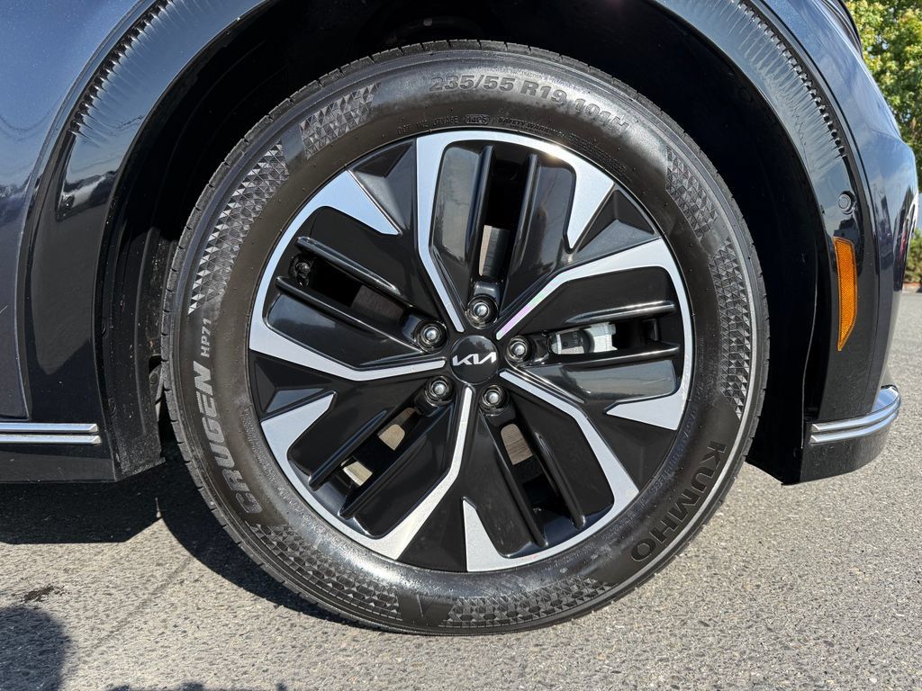 Certified 2023 Kia EV6 Wind w/ Wind Technology Package AWD/4WD image 9