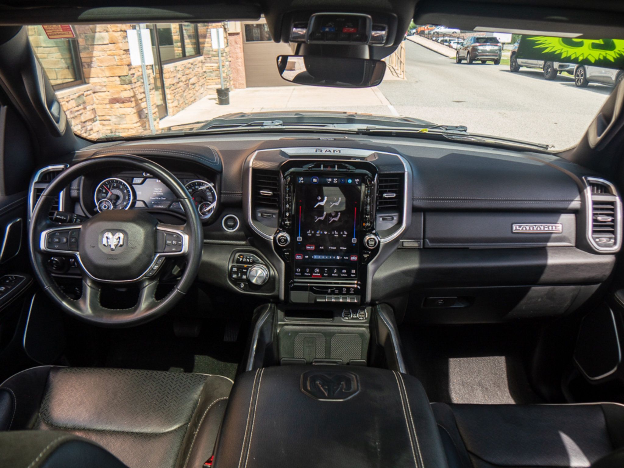 Used 2023 RAM 1500 Laramie AWD/4WD image 14