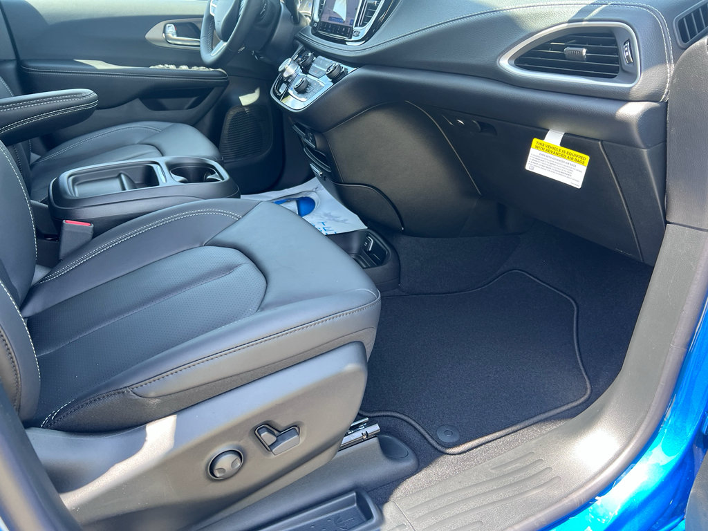 New 2027 Chrysler Pacifica Select w/ Family Tech Group FWD image 17