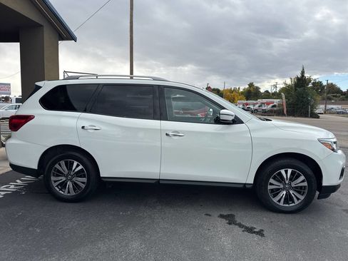 Used 2018 Nissan Pathfinder S image 8