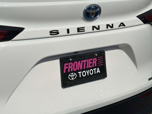 Certified 2021 Toyota Sienna LE image 6