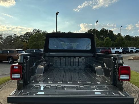 Used 2024 Jeep Gladiator Sport AWD/4WD image 27
