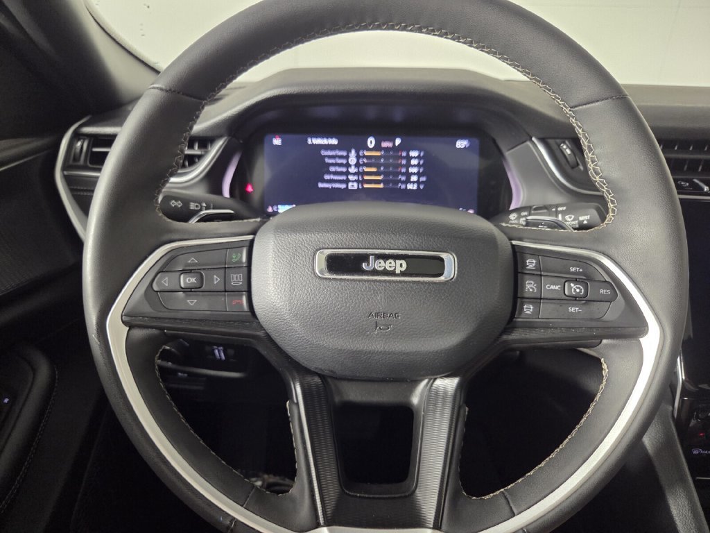 Used 2025 Jeep Grand Cherokee Altitude AWD/4WD image 16