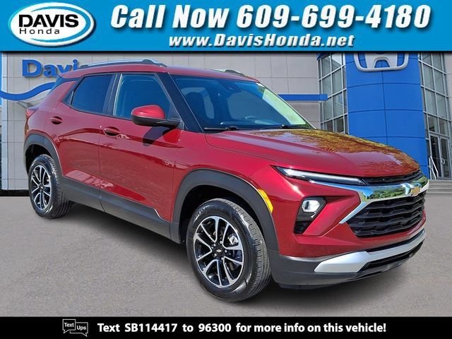 Used 2025 Chevrolet TrailBlazer LT AWD/4WD image 1