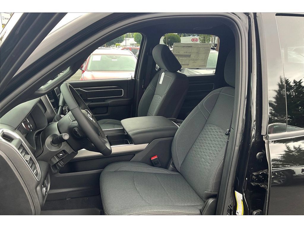 Used 2025 RAM 2500 Big Horn AWD/4WD image 9