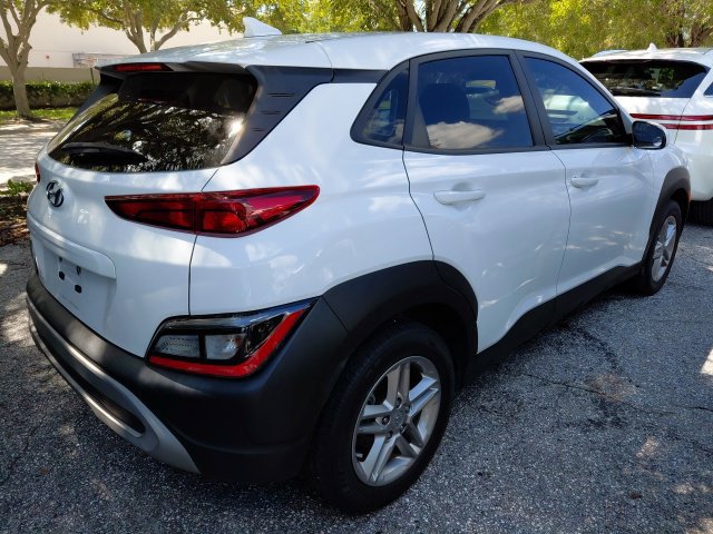 Certified 2022 Hyundai Kona SE FWD image 3