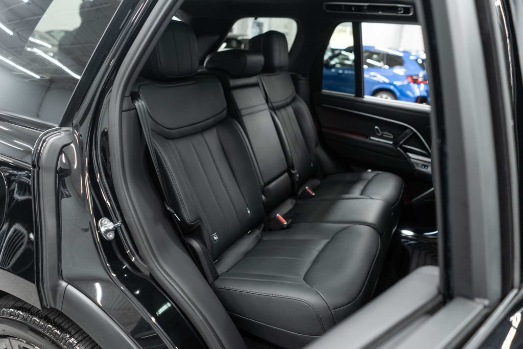 Used 2025 Land Rover Range Rover SE AWD/4WD image 13