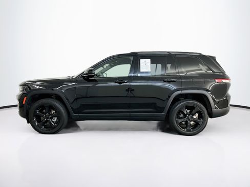 Used 2023 Jeep Grand Cherokee Altitude AWD/4WD image 4
