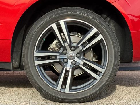 Used 2019 Volvo XC60 T5 Momentum w/ Advanced Package image 28