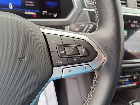 Used 2022 Volkswagen Tiguan SE image 28