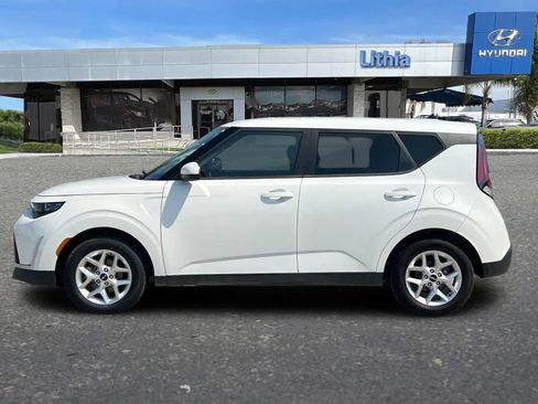 Used 2023 Kia Soul LX w/ Option Group 015 FWD image 6