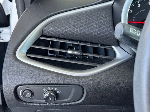 Used 2023 Chevrolet Malibu LS FWD image 32
