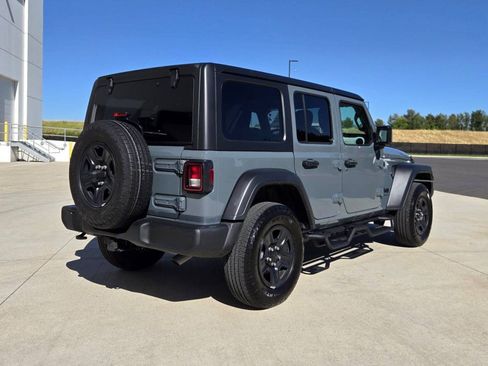 Used 2025 Jeep Wrangler Unlimited Sport AWD/4WD image 5