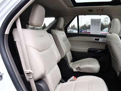 Used 2023 Ford Explorer Platinum w/ Technology Package image 18