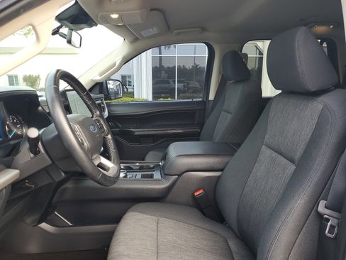 Used 2023 Ford Expedition XLT image 17