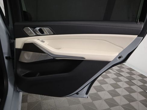Used 2024 BMW X7 M60i w/ Executive Package image 29
