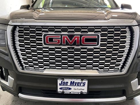 Used 2021 GMC Yukon Denali w/ Denali Premium Package image 27