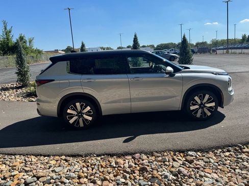 New 2025 Mitsubishi Outlander SEL image 6