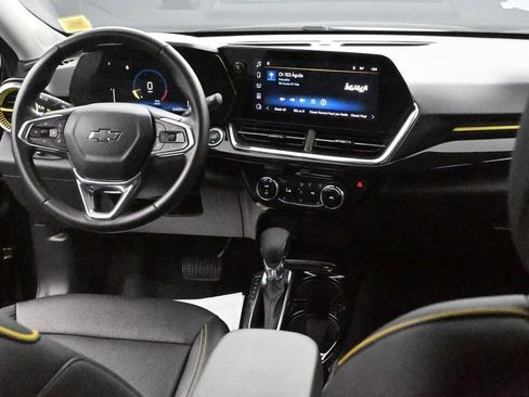 Used 2024 Chevrolet Trax ACTIV w/ Sunroof Package FWD image 15