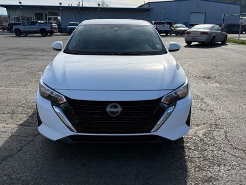 Used 2024 Nissan Sentra SV image 2
