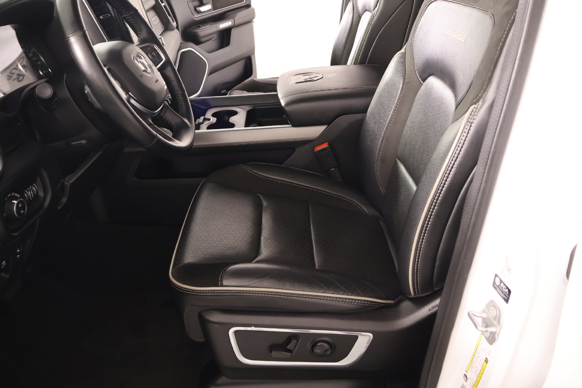 Used 2023 RAM 1500 Laramie AWD/4WD image 12