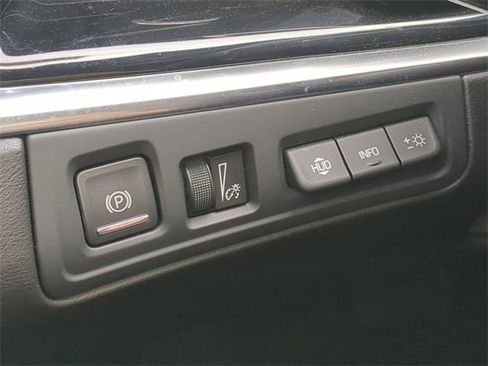 Used 2025 Cadillac XT6 Premium Luxury w/ Technology Package image 31