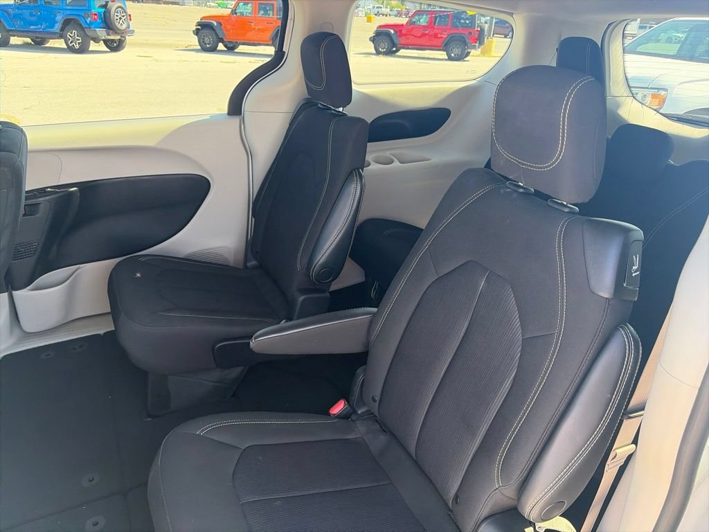 Used 2023 Chrysler Voyager LX FWD image 11