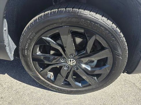 Used 2022 Volkswagen Taos SEL w/ Panoramic Sunroof Package image 9