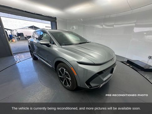 Used 2025 Chevrolet Equinox EV LT w/ Convenience Package image 8