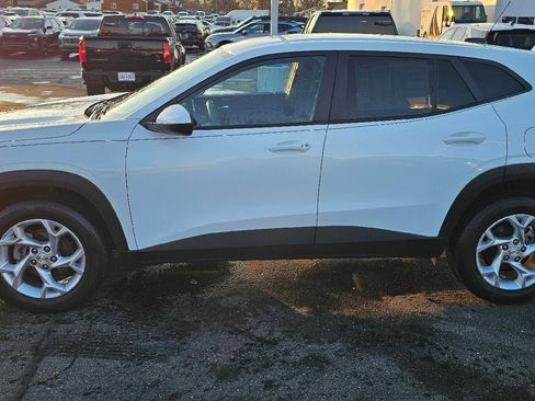 Used 2024 Chevrolet Trax LS w/ LS Convenience Package image 4