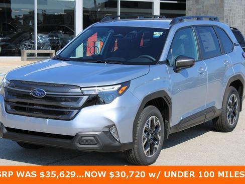Used 2025 Subaru Forester Premium image 1
