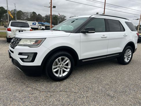 Used 2016 Ford Explorer XLT w/ Equipment Group 202A image 13