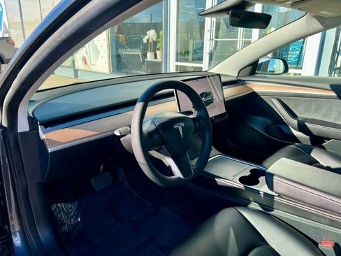 Used 2023 Tesla Model 3 Standard Range image 12