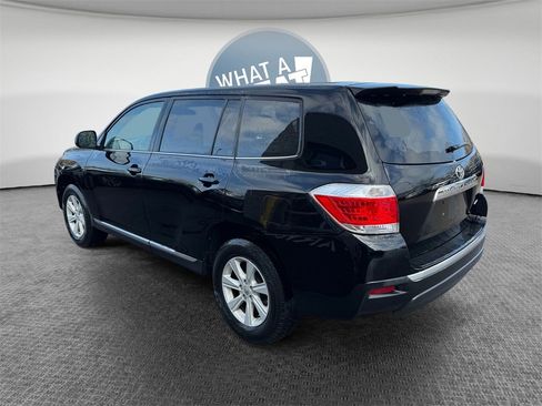 Used 2013 Toyota Highlander Plus w/ Cold Weather Pkg image 6