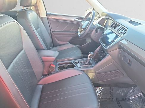 Used 2023 Volkswagen Tiguan SE w/ Panoramic Sunroof Package image 15